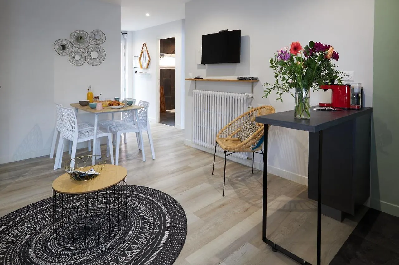 Centre Ville A Pied Appt Avec Sauna, Linge, Wifi, Stationnement Gratuit Vannes 0*,